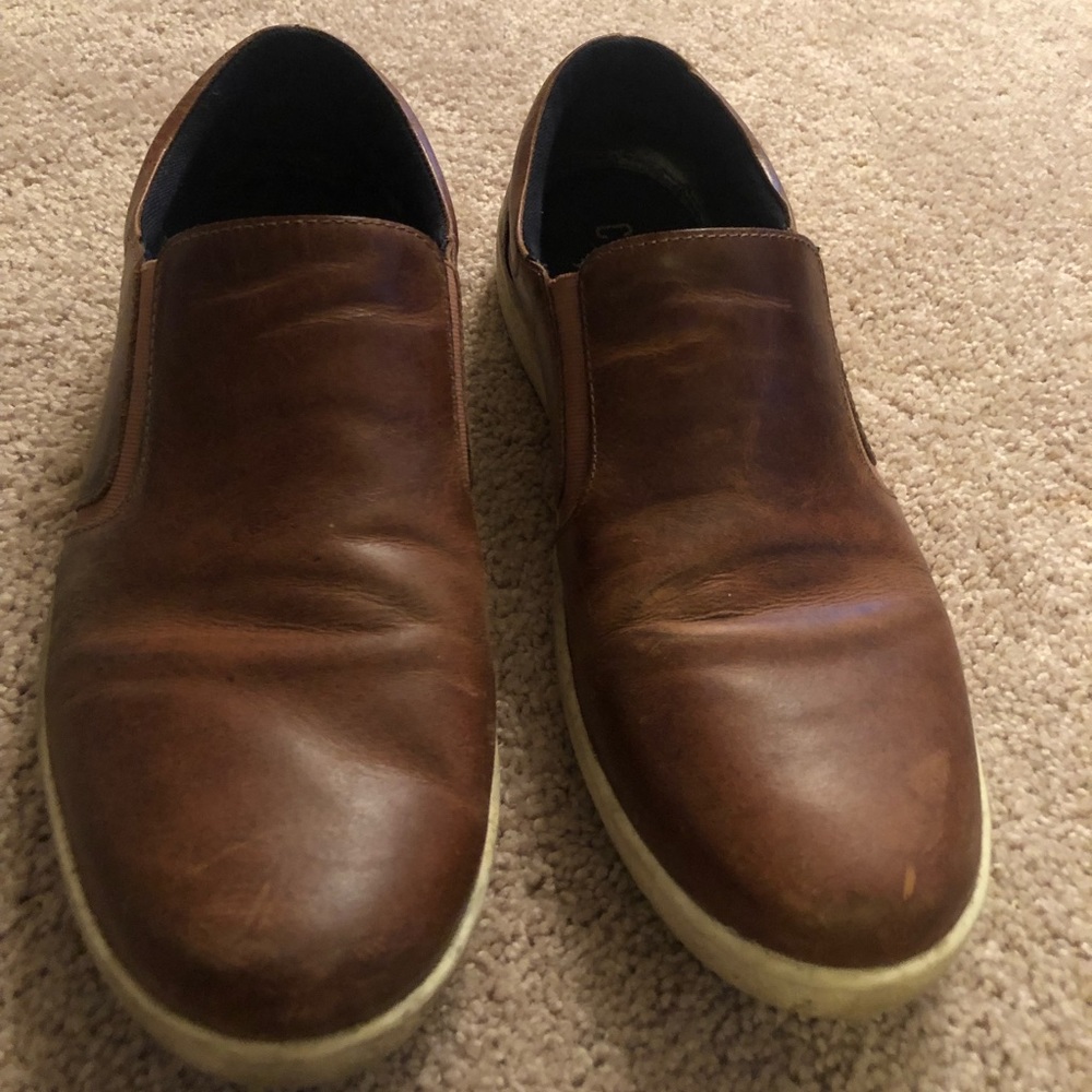 Men’s brown boat shoe